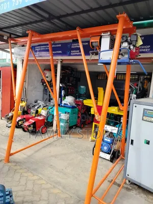 1000kg/1tonne Concrete Lifter/Hoist Honda Engine.