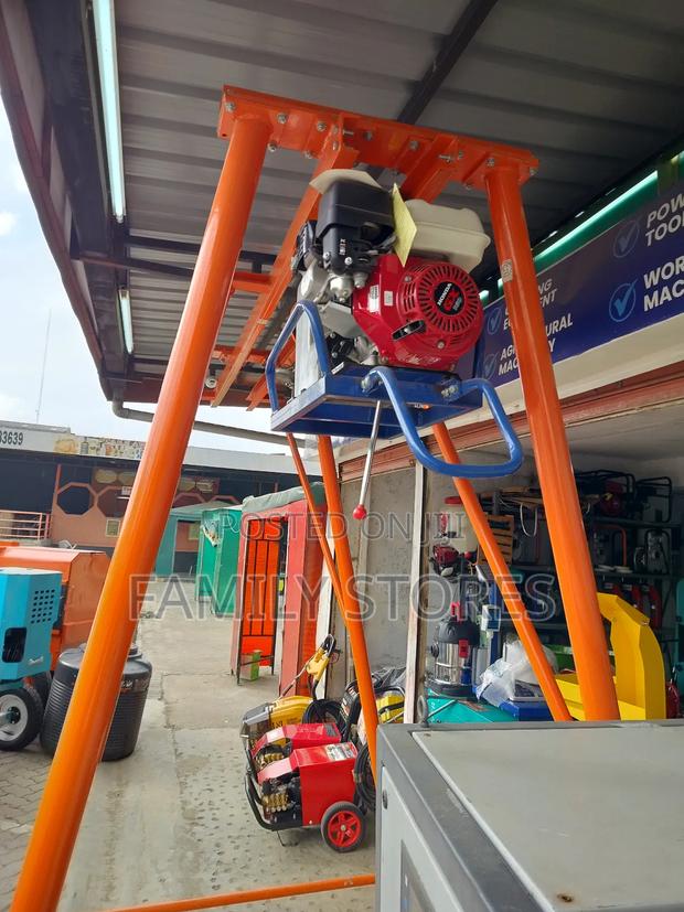 1000kg/1tonne Concrete Lifter/Hoist Honda Engine. - thumbnail 2