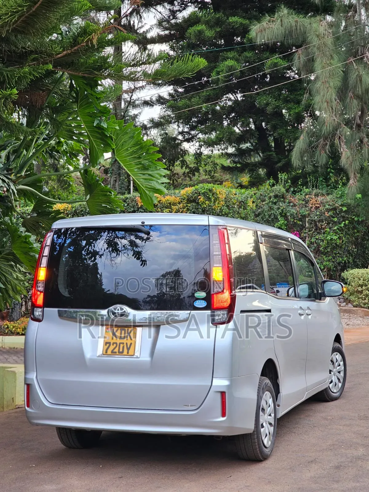 7seater Noah Available for Hire.