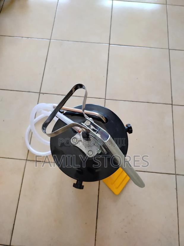 Cc Manual Pumping Machine 7litres Capacity - thumbnail 3