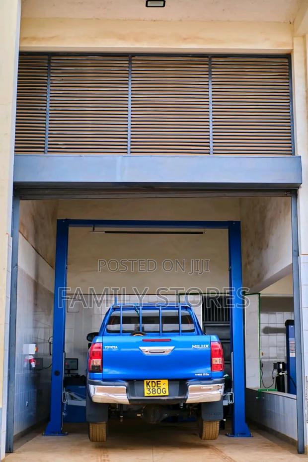Two Post Car Lift Machine 4000kg Maximum.