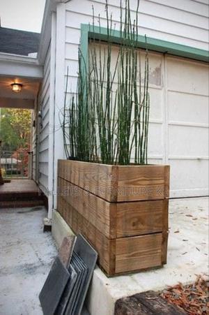 Root Planter Box - main view