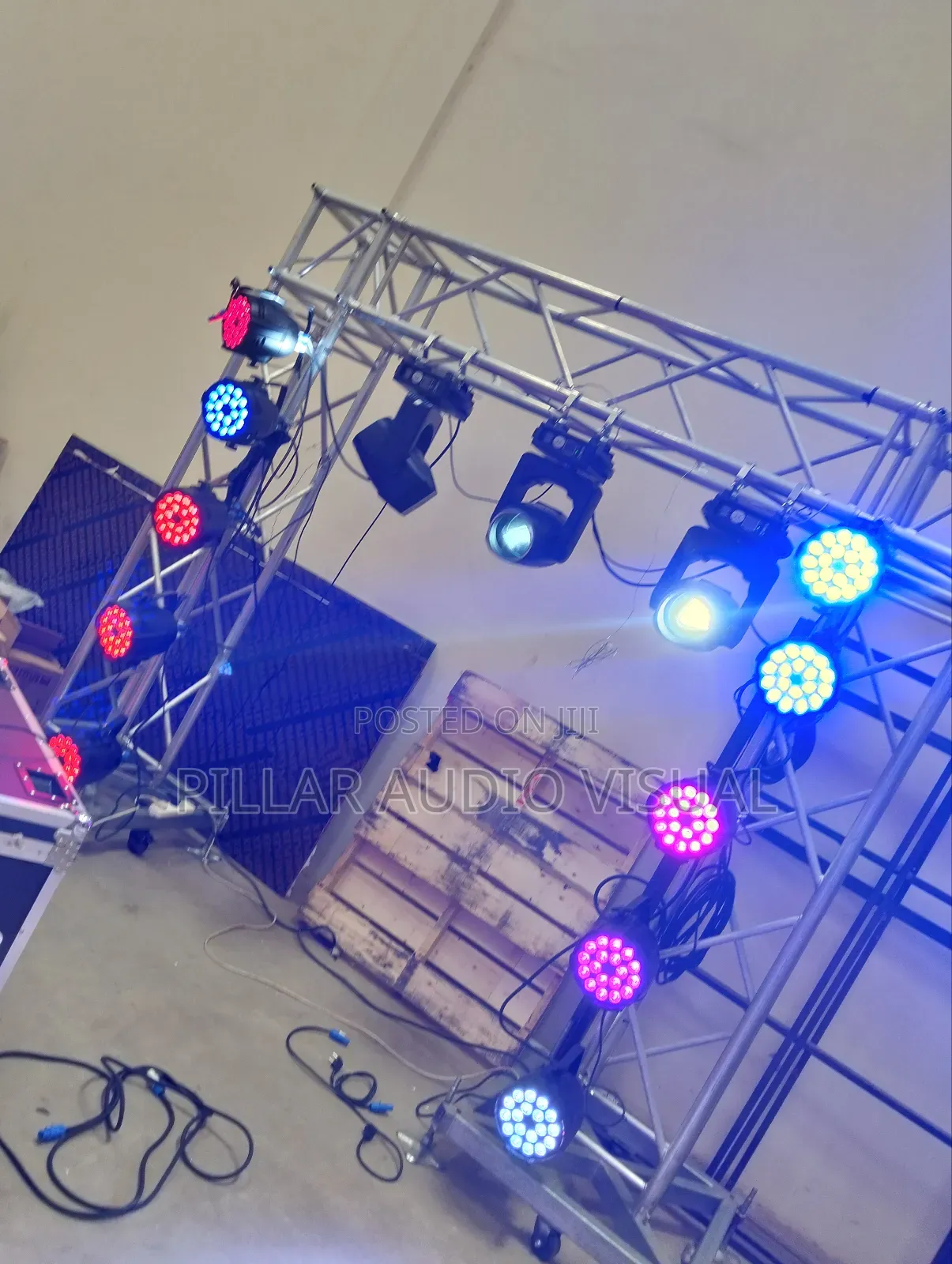 Lightings! Moving Heads! Parcans for Rentals! Hire