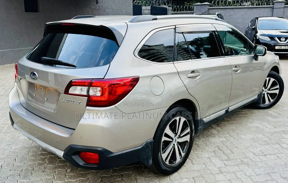 Subaru Outback 2.5i Limited AWD 2018 Gold