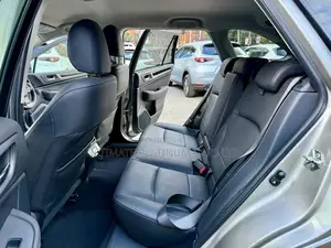 Subaru Outback 2.5i Limited AWD 2018 Gold