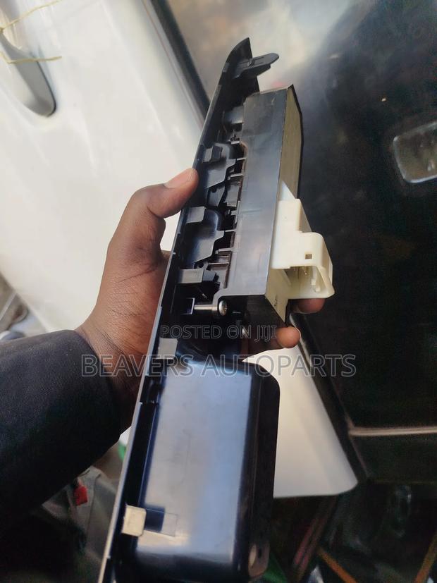 Vitz 2012-2018 Main Door Switch - thumbnail 3
