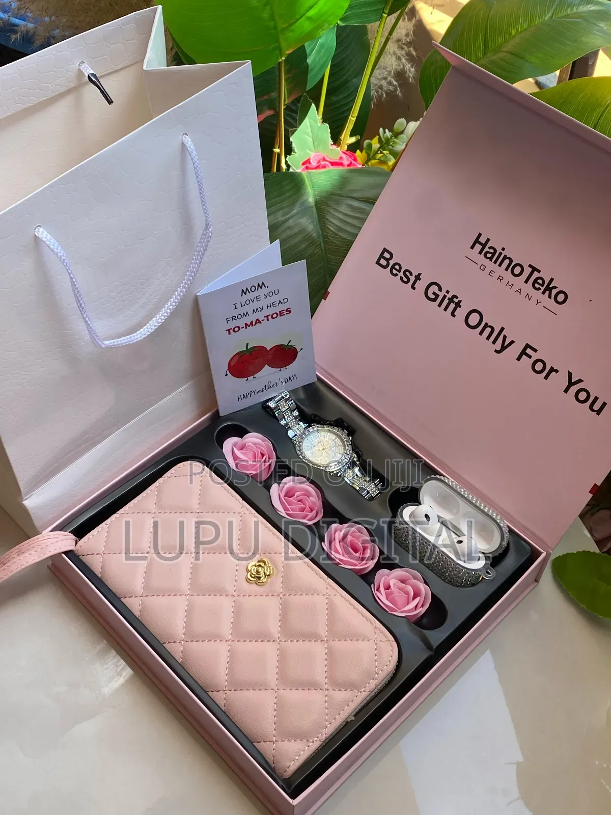 Watch
Purse/Wallet
Airpods
Soap Petals
Gift Set