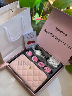 WatchPurse/WalletAirpodsSoap PetalsGift Set - thumbnail 2