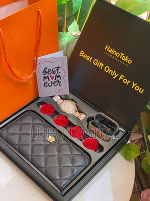 Watch
Purse/Wallet
Airpods
Soap Petals
Gift Set