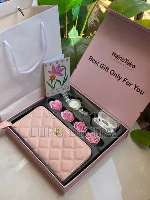 Watch
Purse/Wallet
Airpods
Soap Petals
Gift Set