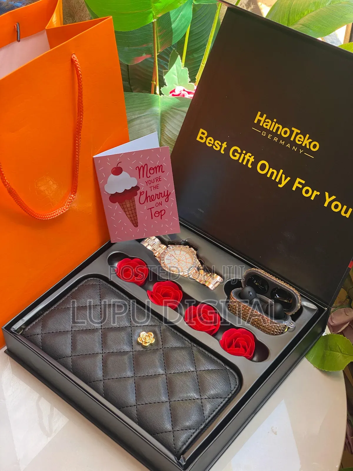 Watch
Purse/Wallet
Airpods
Soap Petals
Gift Set