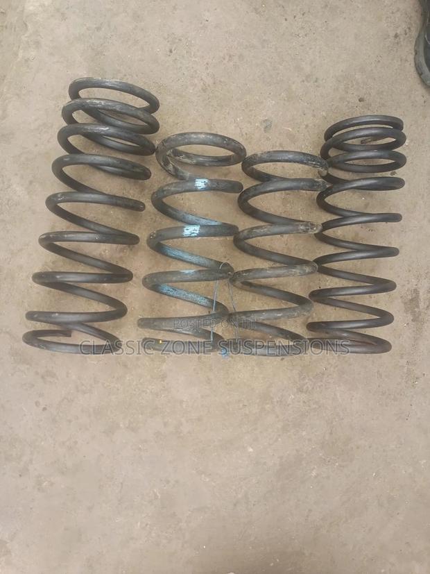 Toyota Noah 2010 Springs.
