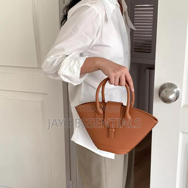 Wing Shaped Bucket Bags - thumbnail 9