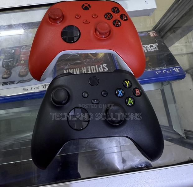 Well Kept Xbox Series X Pad - thumbnail 3