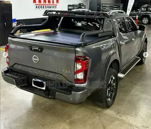 Extremely Robust, Black Textured Roll Bar in Unmistakable