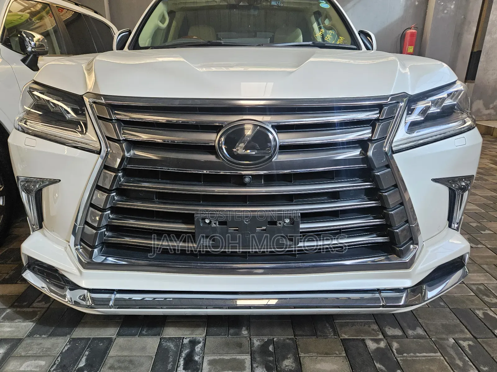 Lexus LX 2019 White