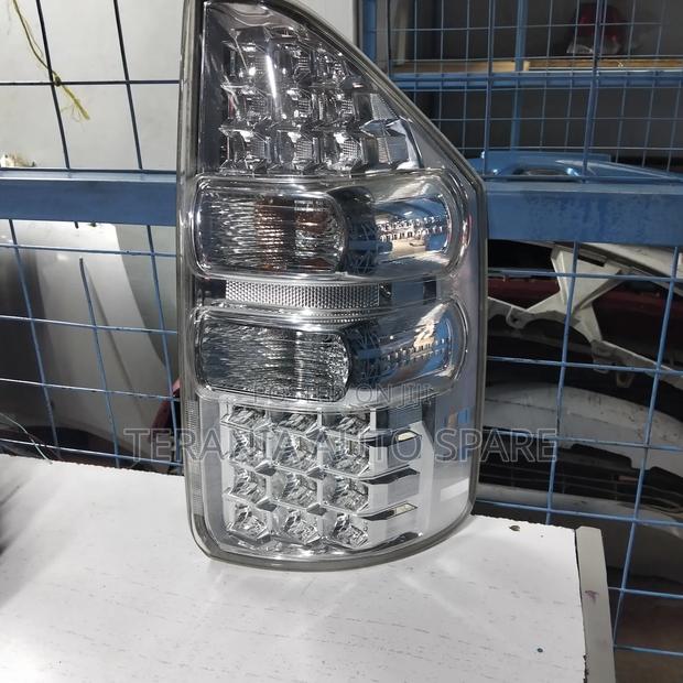 Voxy 2012 Tailight - main view
