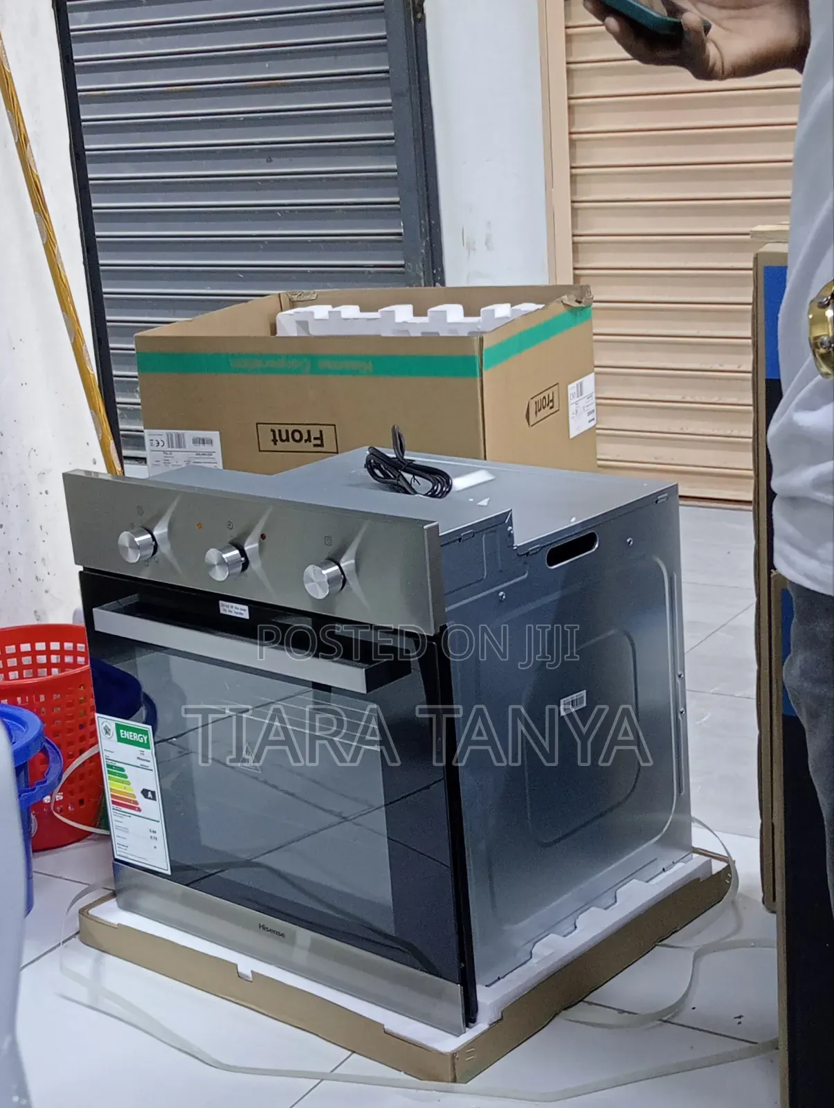 Hisense 60cm Electric Inbuilt Oven With Fan203