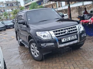 Mitsubishi Pajero 2017 Black