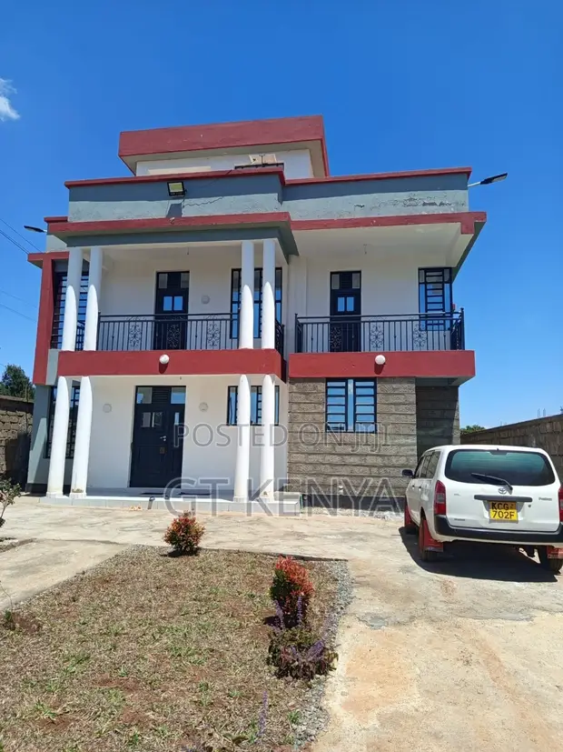 5bdrm Maisonette in Zambezi/Sigona for sale