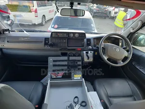 Toyota HiAce 2019 White