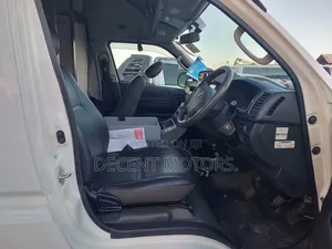 Toyota HiAce 2019 White