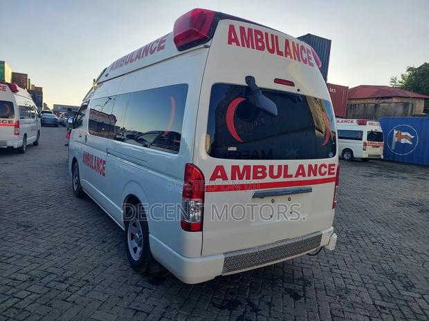 Toyota HiAce 2019 White - thumbnail 6