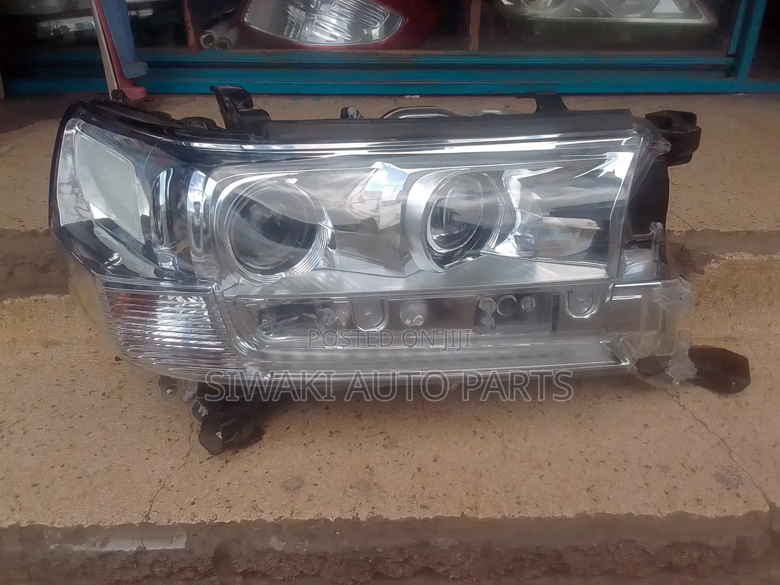 V8 200 Series 2018 Headlights