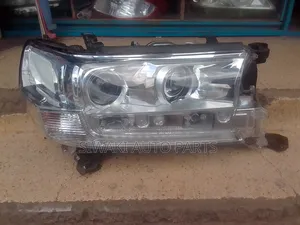 V8 200 Series 2018 Headlights