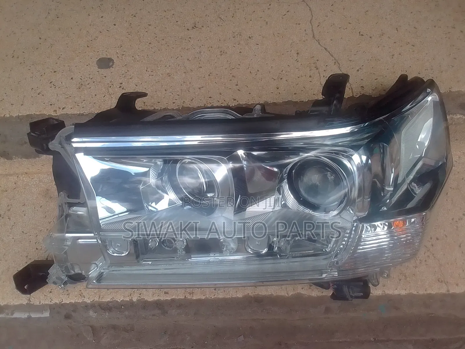 V8 200 Series 2018 Headlights