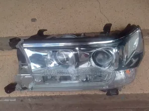 V8 200 Series 2018 Headlights