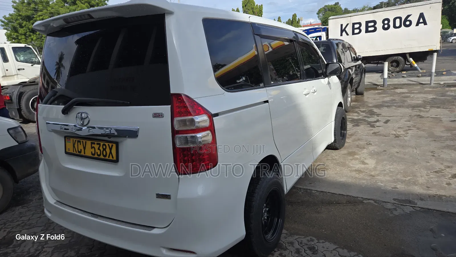 Toyota Noah 2013 White