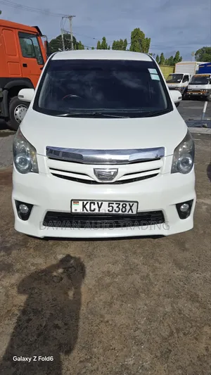 Toyota Noah 2013 White