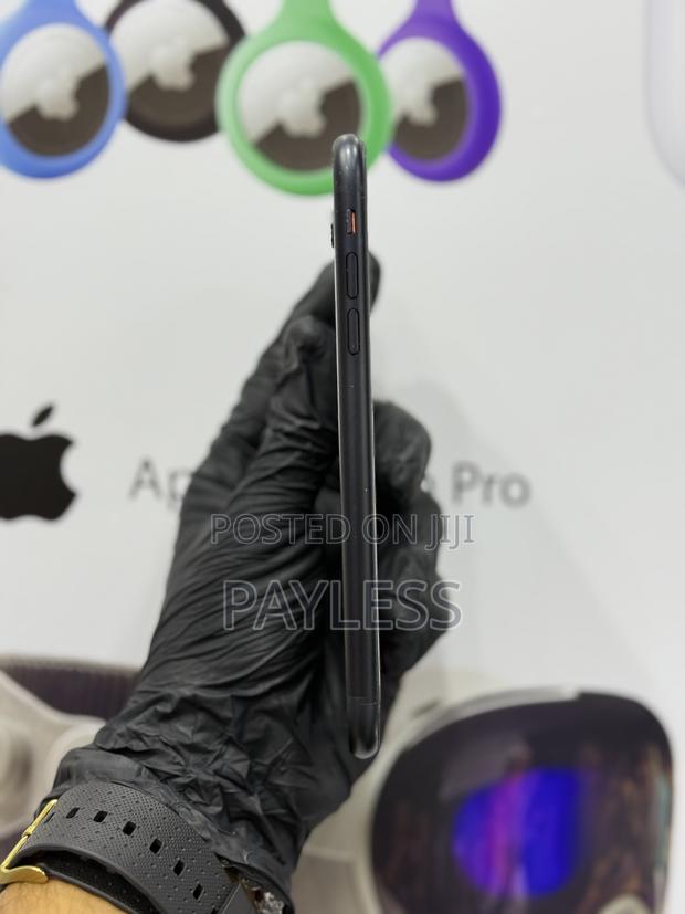 Apple iPhone XR 64 GB Black - main view