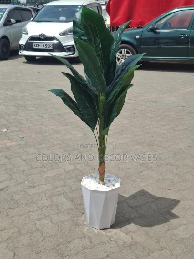 Corner Plant 1.2m With Vase - main view