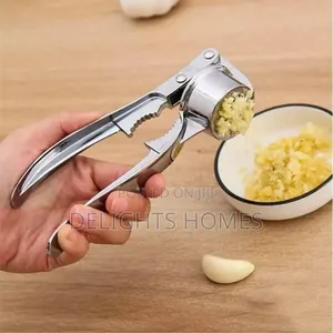 Hand-Press Garlic and Ginger Crusher_sb