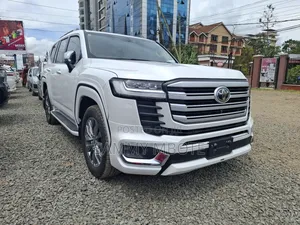 Toyota Land Cruiser Prado 2023 White