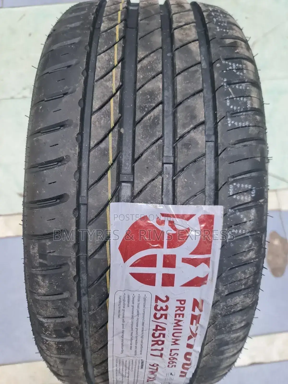 235 /45 R17 Zextour.