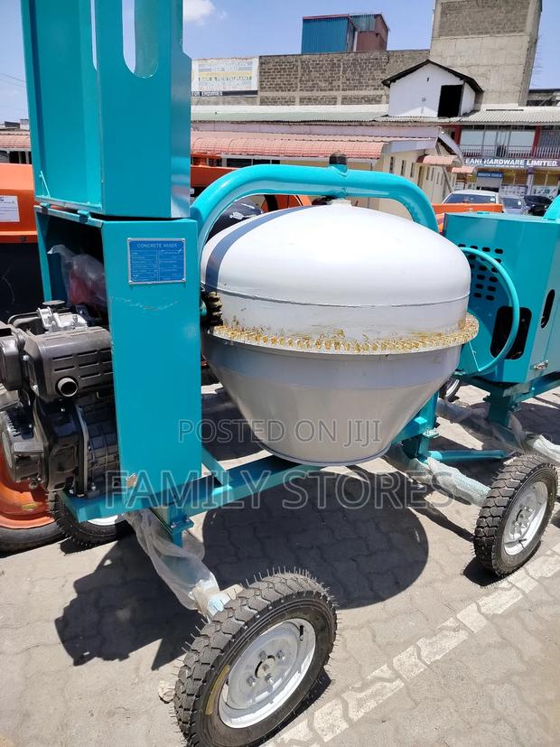 Windsor Uk 500l Diesel Concrete Mixer 10hp Engine.
