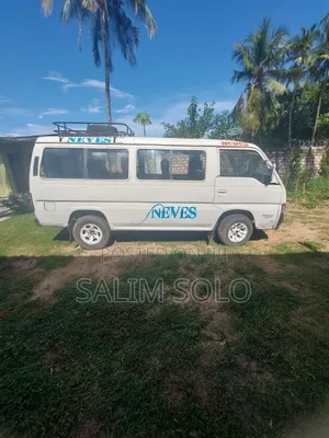 Nissan Caravan (Urvan) 2000 White