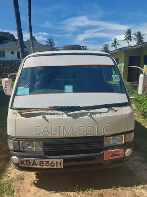 Nissan Caravan (Urvan) 2000 White