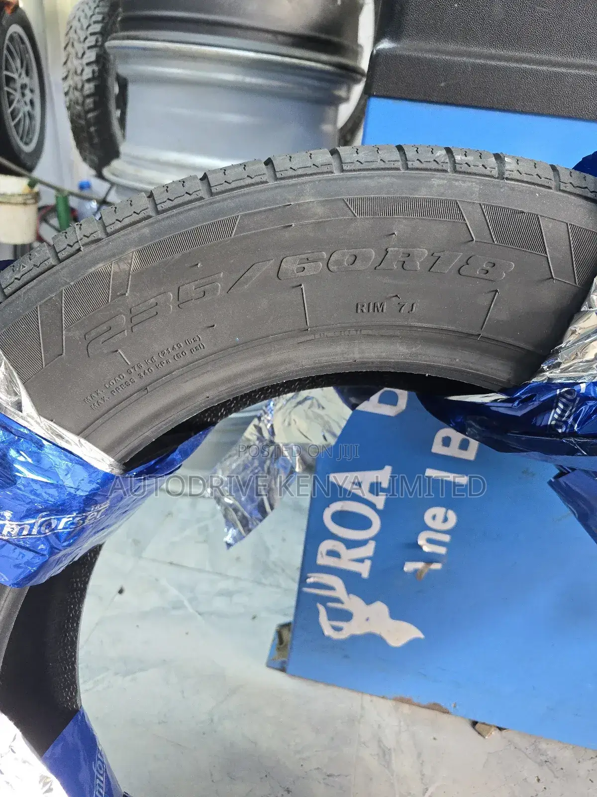 235/60r18 Comforser Cf2000