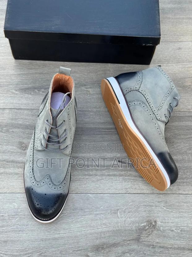 Official Leather Clarks Boots for Men (Suede)