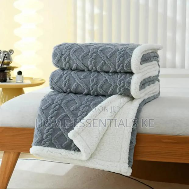*Sherpa Throw Blankets 200cm by 230cm - thumbnail 2