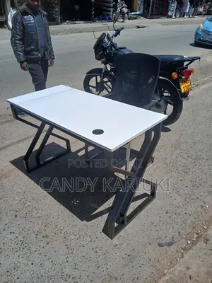 1.2m Office Desk ( Has Metallic Legs)
