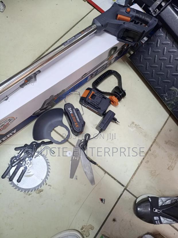 Cordless Brush Cutter Machine With Rechargeable Batteries