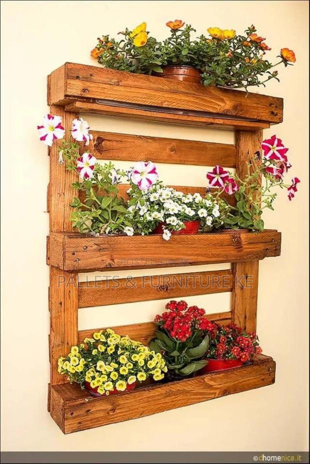 Wallie The Planter - main view