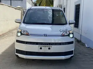 Toyota Spade 2018 White