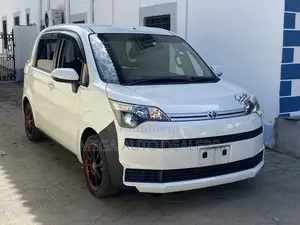 Toyota Spade 2018 White