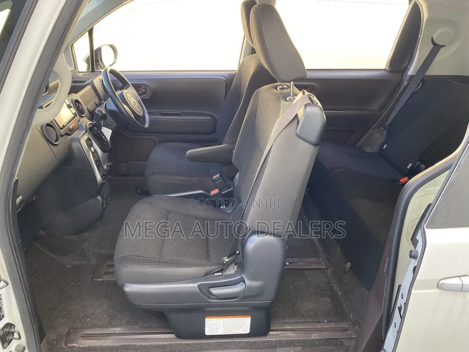 Toyota Spade 2018 White